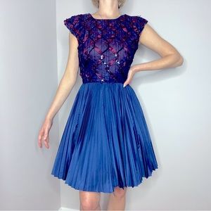Vintage Pleated 1950s party dress. XS/S